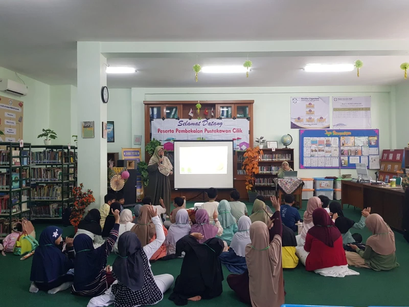 Pelatihan Pustakawan Cilik Perpustakaan Cendekia SDIT Ummul Quro Bogor
